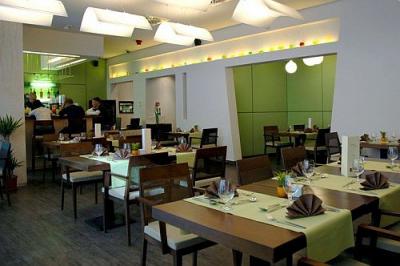 Hotel Broadway Budapest - breakfast room and a'la carte restaurant - Broadway Garden - Hotel Broadway Budapest - apartment hotel Broadway in the downtown of Budapest at discountes prices