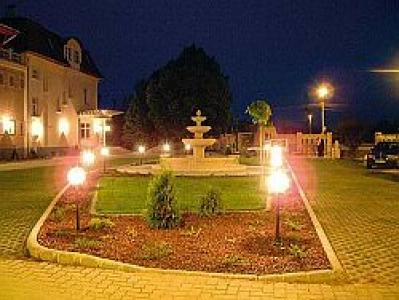 Hotel Aquarius Budapest - Garden - Aquarius Hotel Budapest  - Hotel Aquarius Budapest - Budapest - Cheap 4-star hotel in Nagyteteny, Budapest