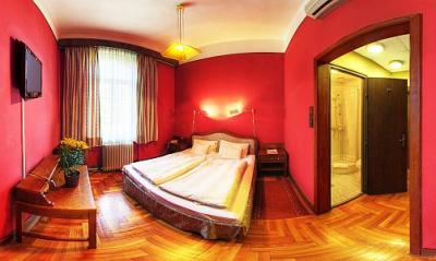 Budget Omnibusz Hotel close to the subway station Klinikak and to the bus terminal - Hotel Omnibusz Budapest, cheap hotel near to the airport and city centre 