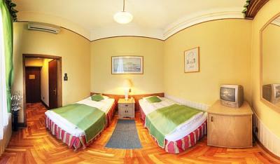 Hotel Omnibusz in Budapest - elegant hotel near to the bus station Nepliget - Hotel Omnibusz Budapest, cheap hotel near to the airport and city centre 
