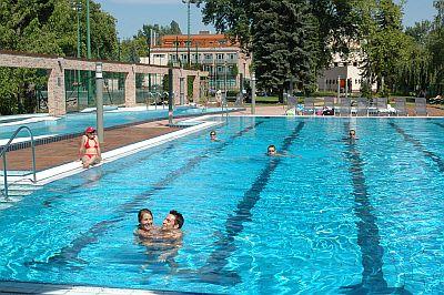 Outdoor pools - Holiday Beach Budapest - wellness hotel - Budapest - Hungary - Wellness - Conference hotel - ✔️ Holiday Beach Hotel**** Budapest - Wellness Conference Hotel with different wellness packages