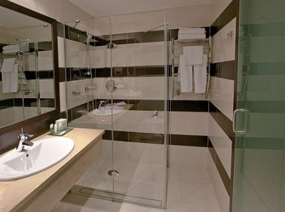 Bathroom in Hotel Aquaworld Resort Budapest - ✔️ Aquaworld Resort Budapest**** - Spa hotel Aquaworld