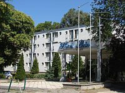 Hotel Lido Budapest - Hotel in the green belt of Budapest in Hungary - online booking with special price packages - Lido Hotel Budapest - Romai-part Budget 3-stars hotel at Danube shore near Aquincum