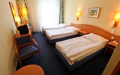 Triple room of Hotel Sissi - 3-star hotel in the downtown of Budapest - Sissi Hotel Budapest - discount hotel in the centre of Budapest